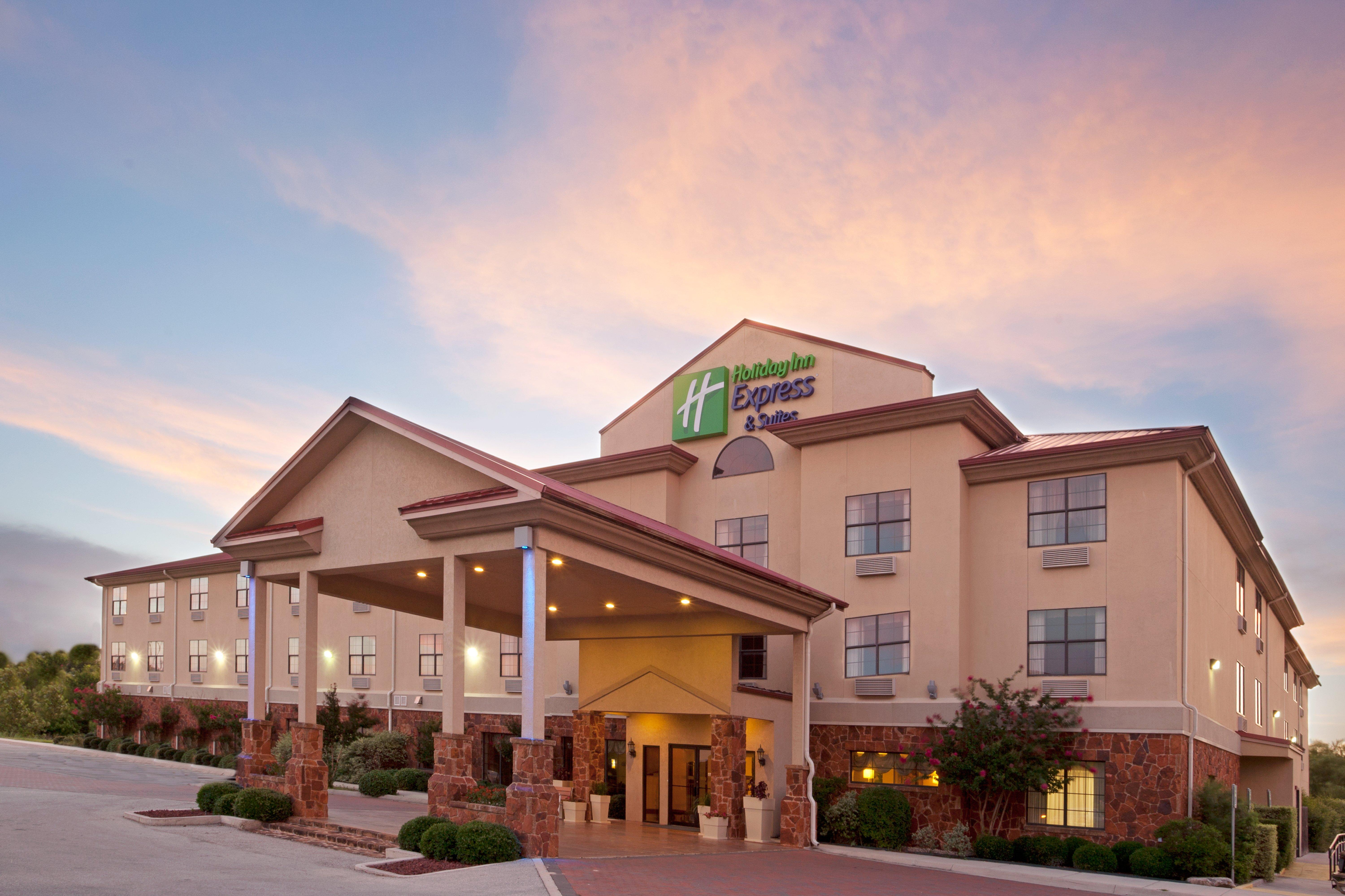 Holiday Inn Express & Suites Kerrville Extérieur photo