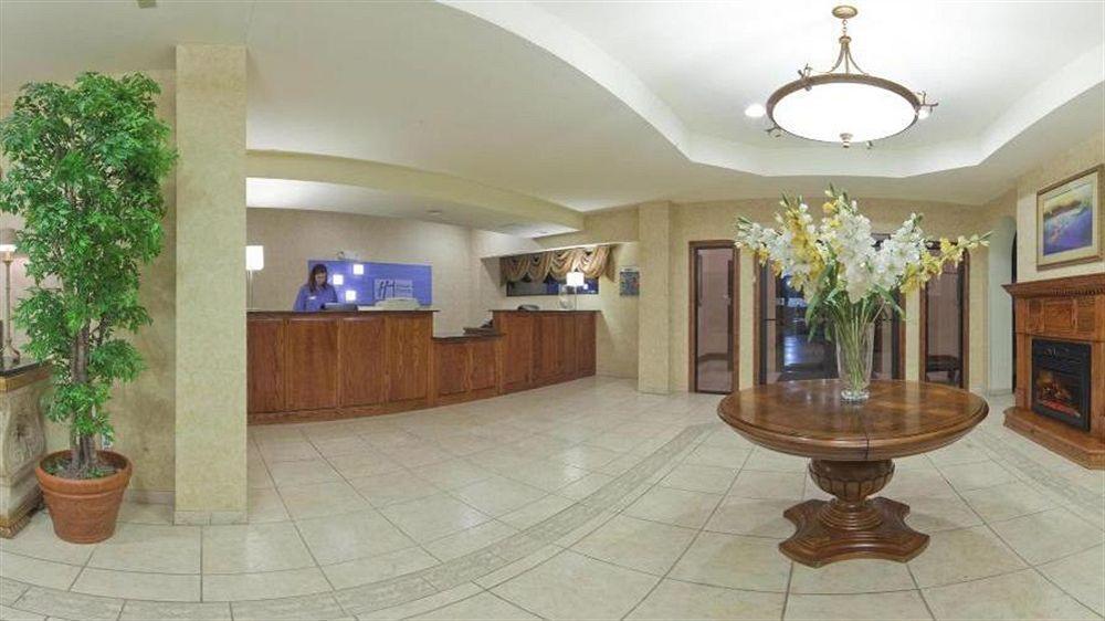 Holiday Inn Express & Suites Kerrville Extérieur photo
